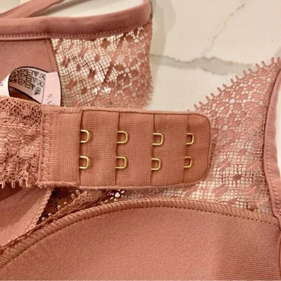 VS Vintage Rose Incredible Lightly-Lined Lace Plunge Bra - Picture 11 of 13